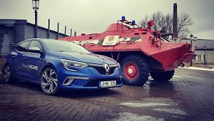 „Renault Megane GT“ Šiauliuose, Ch.Frenkelio vilos kieme