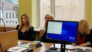 Daina Bosas atvyko į teismo posėdį dėl neai&scaron;kios kilmės skiepų jos dukrai