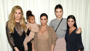 Khloe Kardashian su North, Kim Kardashian, Kendall Jenner ir Kourtney Kardashian