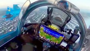 Ukrainos naikintuvo Su-27 piloto kabinoje – „iPad“ planšetė