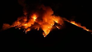 Balyje i&scaron;siveržė ugnikalnis