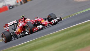 „Formulės-1“ penktadienio treniruotės Silverstone