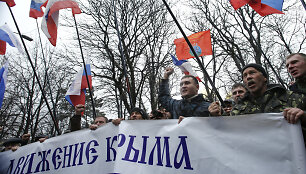 People hold flags during a pro-Russian rally outside the Crimean parliament building in Simferopol February 27, 2014. Armed men seized the regional government headquarters and parliament on Ukraine's Crimea peninsula on Thursday and raised the Russian flag in a challenge to the country's new rulers.