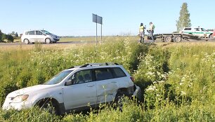 Avarijoje apgadintas automobilis