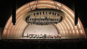 LWAC pristatymas &bdquo;Hollywood Bowl&ldquo; koncertų salėje 