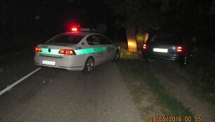 Nuo pareigūnų sprukusi &bdquo;Opel Vectra&ldquo;