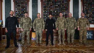 Jevhenijus Chmara, Andrijus Hnatovas, Oleksandras Syrskis, Volodymyras Zelenskis, Mychaila Drapatas, Ihoris Skybiukas, (...)