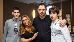 Nenadas Čanakas su &scaron;eima