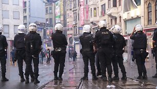 Žmonės protestais i&scaron;rei&scaron;kia nepasitenkinimą Turkijos valdžia po tragi&scaron;kos nelaimės Somos &scaron;achtoje