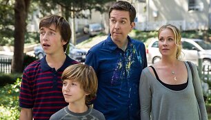 Skyleris Gisondo, Steele'as Stebbinsas, Edas Helmsas ir Christina Applegate komedijoje &bdquo;Kvai&scaron;ų atostogos&ldquo;