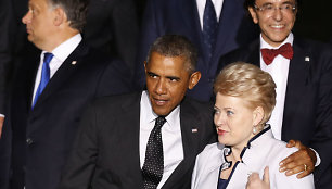 JAV prezidentui Barackui Obamai niūriai žvelgiant prieš save Estijoje, Dalia Grybauskaitė kalbėjo apie „karą prieš taiką ir valstybių sienas“