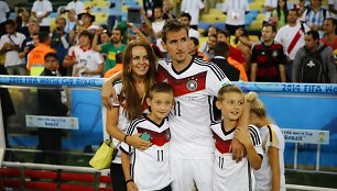 Miroslavas Klose su žmona Sylwia ir sūnumis Noah bei Luanu