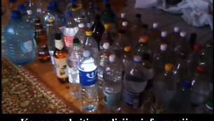 Jonavietės namuose rasta degtinė
