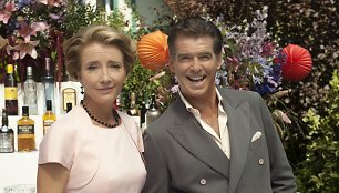 Pierce'as Brosnanas ir Emma Thompson filme „Meilės punšas“