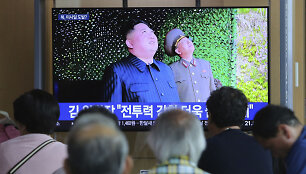 Bandymus stebėjo Kim Jong Unas