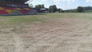 &Scaron;tai taip atrodo &scaron;iemet rekonstruoto Jurbarko miesto stadiono veja