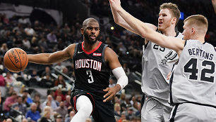 Chrisas Paulas pelnė 14 taškų, o „Rockets“ palaužė „Spurs“ ekipą.