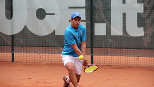 Almantas Oželis pergalingai žaidžia ITF serijos tarptautiniame jaunių teniso turnyre Slovakijoje