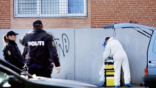 Danijos policija ieško įrodymų Kopenhagoje. / Scanpix Denmark / REUTERS