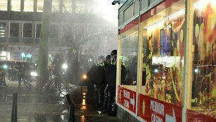 Policija vaikė protestuotojus