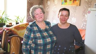 Gera&scaron;irdė Rūta (de&scaron;inėje) ir jos anyta