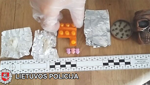 Trijulė platino įvairiausių rū&scaron;ių narkotines medžiagas.