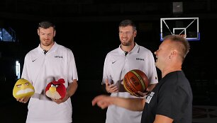 Broliai Lavrinovičiai ir Saulius Urbonavičius-Samas