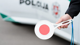 Karmėlavoje girtas vairuotojas bandė „tartis“ su pareigūnais – pasiūlė 15 eurų