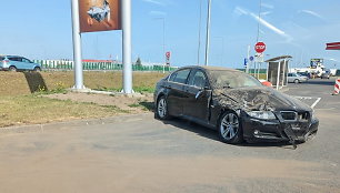 Prie degalinės greitkelyje Vilnius–Kaunas vertėsi BMW