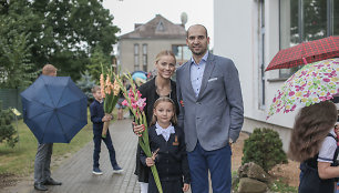 Goda ir Rolandas Alijevai su dukra Tėja	