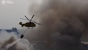 Karinės žvalgybos sraigtasparniai vir&scaron; Kyjivo i&scaron;pylė 120 tonų vandens