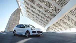  „Porsche Cayenne E-Hybrid“