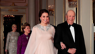 Kembridžo hercogienė Catherine su Norvegijos karaliumi Haraldu V