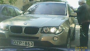 BMW vairuotoja užtvėrė gatvę
