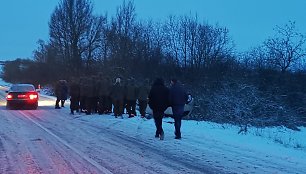 Kelyje Žasliai–Jonava vertėsi „Opel“ automobilis