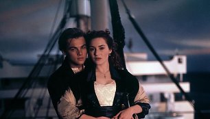 Kate Winslet ir Leonardo DiCaprio filme „Titanikas“ (1997 m.)