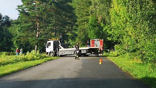 Jonavos rajono Salupių kaime nuo kelio nuskriejo &bdquo;VW Passat&ldquo;, vairuotojas spruko