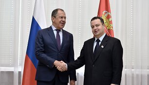 Rusijos užsienio reikalų ministras Sergejus Lavrovas ir Serbijos užsienio reikalų ministras Ivica Dačičius