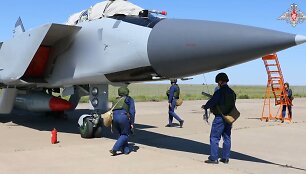 Rusijos naikintuvas Mig-31 su hipergarsine raketa &bdquo;Kinžal&ldquo;
