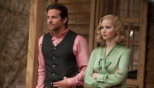 Jennifer Lawrence ir Bradley Cooperis filme „Serena“