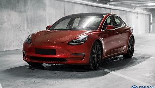 „Deals on Wheels" siūlo išbandyti Tesla Model 3