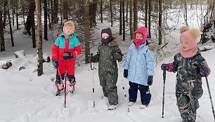 Sportuojantys vaikai darželyje „Mažasis Klaipėdos licėjus“