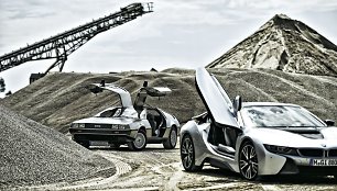 BMW i8 ir „DeLorean DMC12“