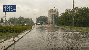 Stiprios liūtys Lenkijos sostinėje