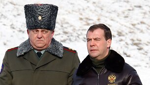 Sergejus Karakajevas (kairėje) su premjeru Dmitrijumi Medvedevu