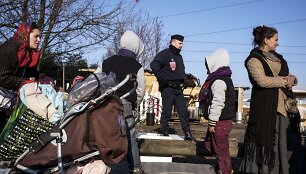 Romų stovyklos miestų pakra&scaron;čiuose Prancūzijoje dažnai provokuoja prie&scaron;taringus vertinimus.