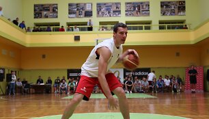 Slovėnijos krep&scaron;inio žvaigždė Goranas Dragičius svečiavosi LSU
