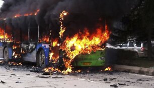 Kinijoje degantis autobusas
