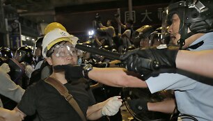 Protestuotojų susirėmimas su Honkongo policija