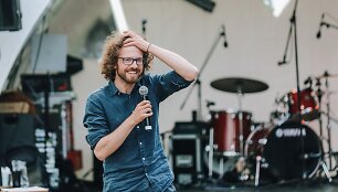 Matematikos mokytojas Andrius Ūdra jau daug metų vasaras leidžia stovyklose